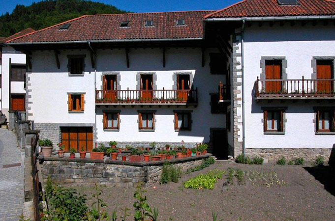 001-casa-rural-alojamiento-rural-de-navarra-en-valle-de-roncal-conoce-el-pirineo-vivenda-apartamento